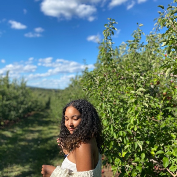 Meet your Posher, Tatianna - Picture 2 of 2